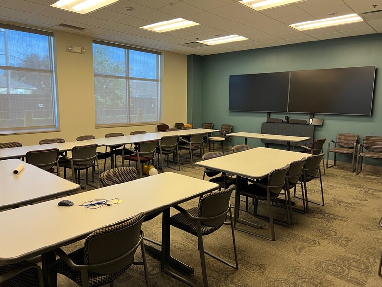 More Photos Of 1425 Airline Dr, Metairie Office For Sale