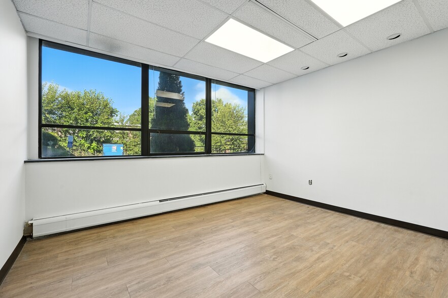 More Photos Of 117 Park Ave, West Springfield Office For Sale