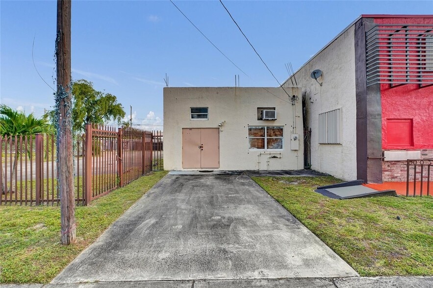 More Photos Of 4167 SW 18th St, West Park Industrial For Sale