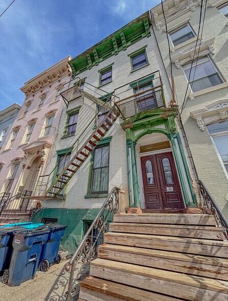 Primary Photo Of 81 Ten Broeck St, Albany Multifamily For Sale
