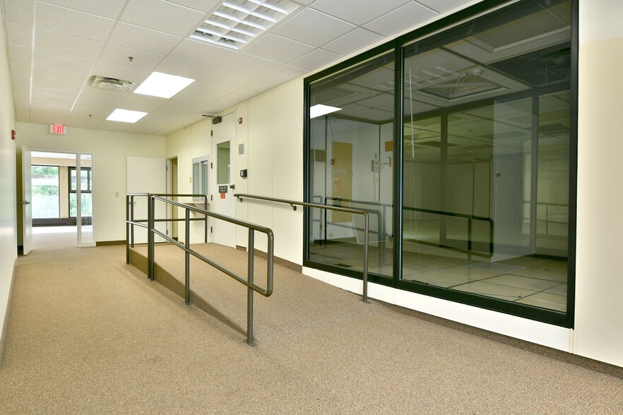 More Photos Of 108 Main Ave SW, Warren Office Residential For Lease