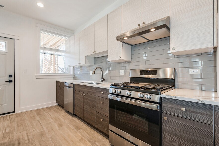 More Photos Of 1535 W Estes Ave, Chicago Multifamily For Sale