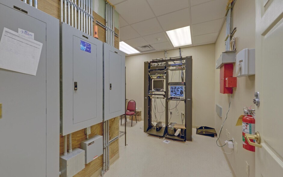 More Photos Of 3165 Maysville Rd, Commerce Bank For Sale