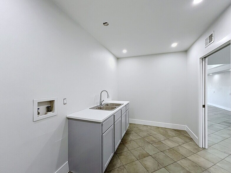 More Photos Of 13414 US Highway 19, Hudson Showroom For Lease