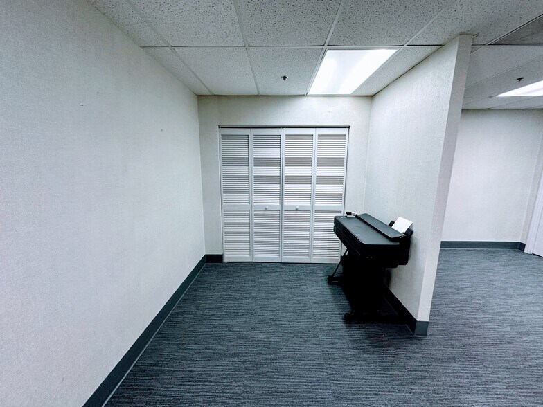 More Photos Of 1110 Brickell Ave, Miami Office For Sale