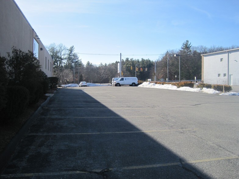 More Photos Of 910 Boston Post Rd E, Marlborough Office For Lease