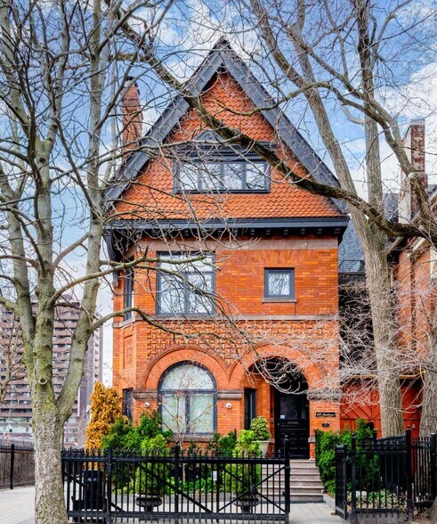 More Photos Of 12 Madison Av, Toronto Office Residential For Sale