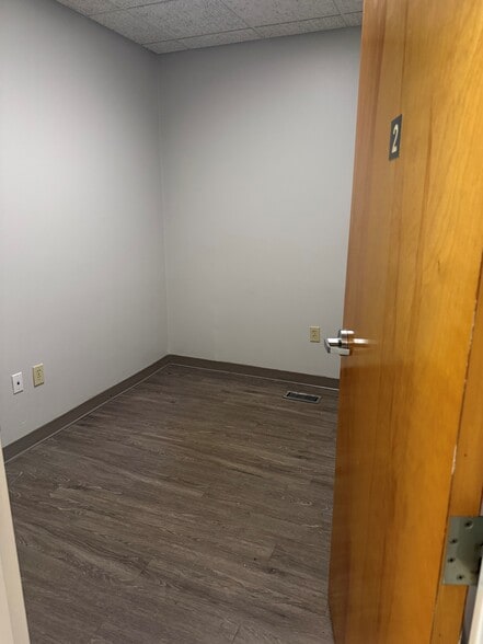 More Photos Of 1000 Hawthorne Ave, Athens Medical For Lease