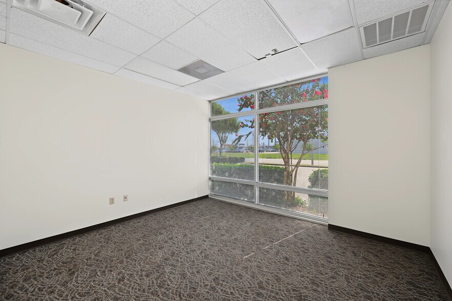 More Photos Of 10845 Strang Rd, La Porte Warehouse For Lease