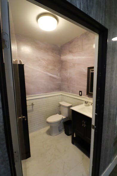 More Photos Of 1241 Main St, Springfield Office For Sale