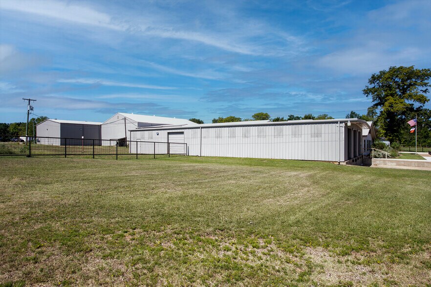 More Photos Of 15393 Highway 64 W, Tyler Warehouse For Lease