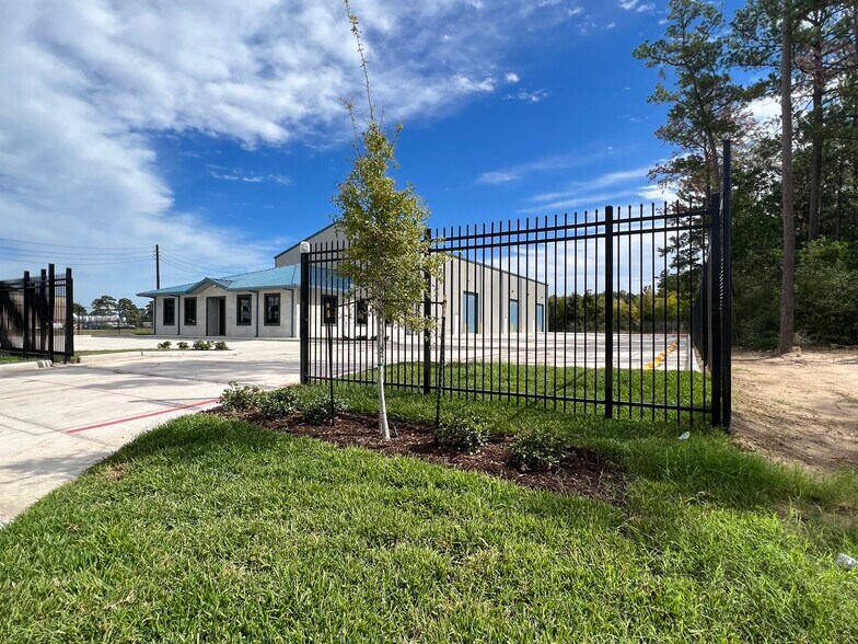 More Photos Of 18630 Intercontinental Crossing Dr, Houston Warehouse For Lease