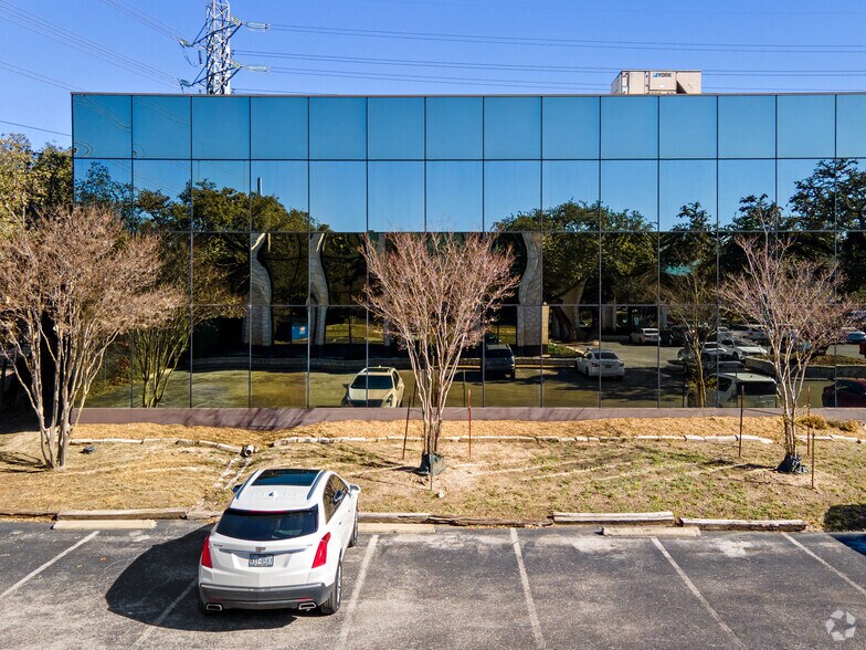 More Photos Of 8535 Wurzbach Rd, San Antonio Office For Lease