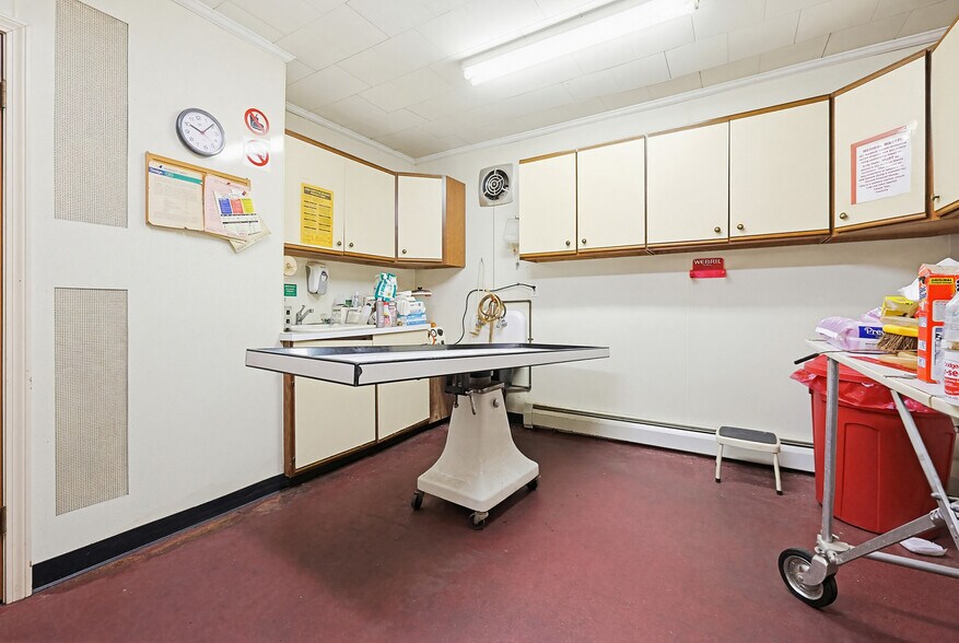 More Photos Of 1501 Lonsdale Ave, Lincoln General Retail For Sale