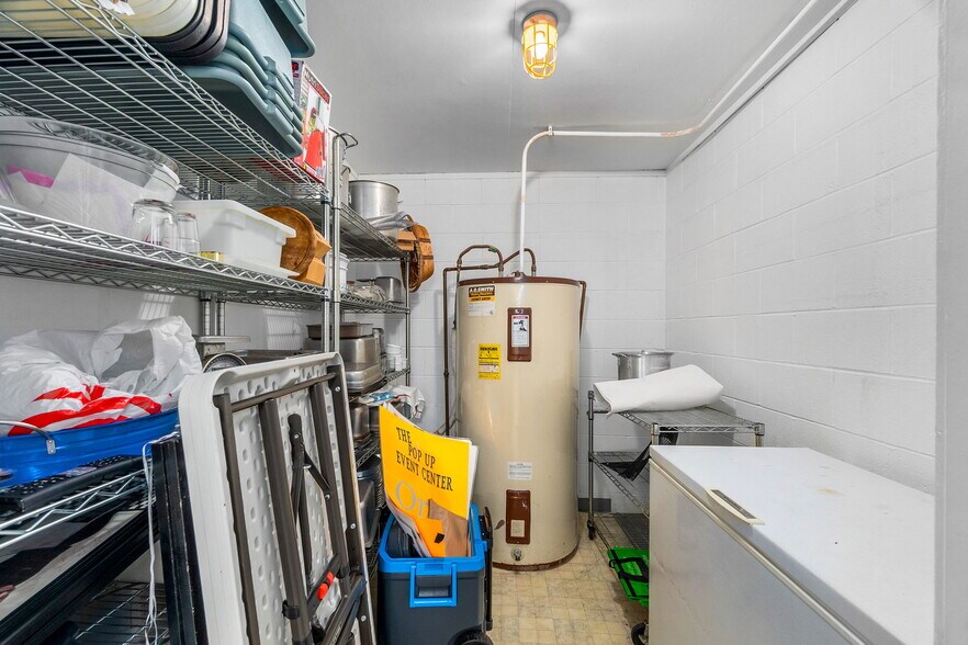 More Photos Of 402 Montesano St, Westport Flex For Sale