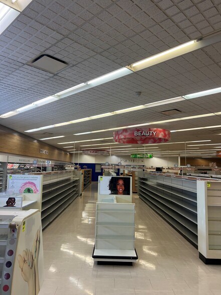 More Photos Of 2 Cumberland St, Lebanon Drugstore For Lease