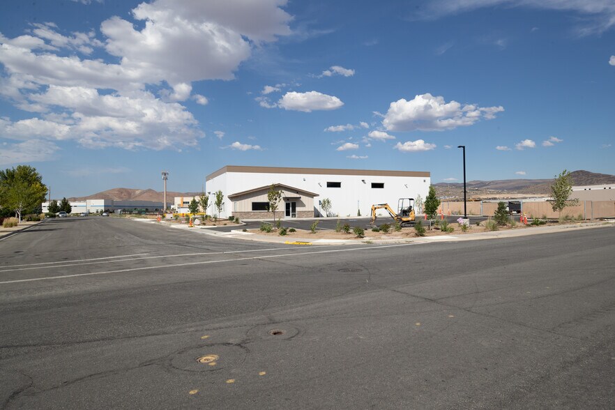 More Photos Of 140 Design Place, Sparks Light Distribution For Lease