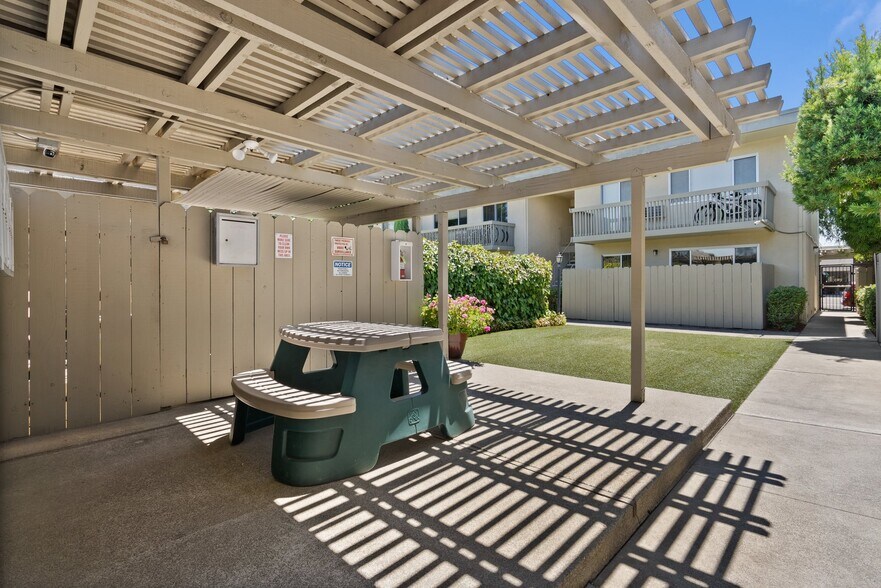 More Photos Of 3515 Chestnut Ave, Concord Apartments For Sale