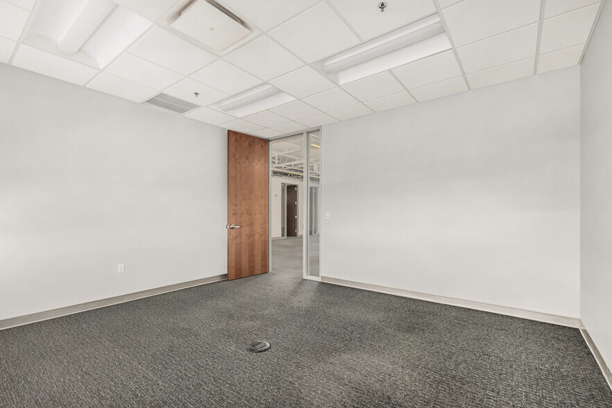 More Photos Of 450 N 54th St, Chandler Distribution For Lease