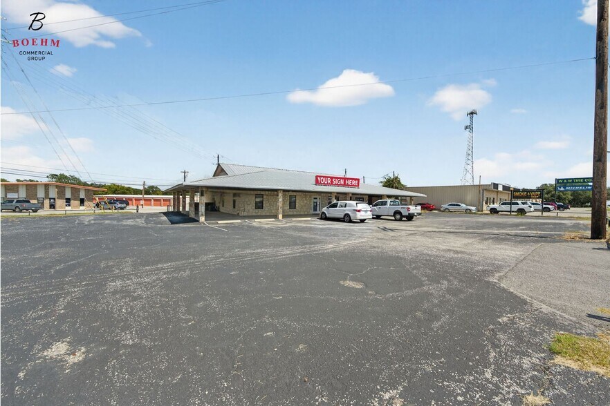 More Photos Of 32840 IH-10 W, Boerne Office For Lease