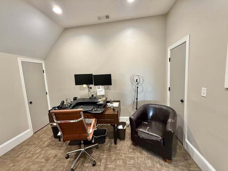 More Photos Of 204 Griffin Park Dr, Birmingham Office For Sale