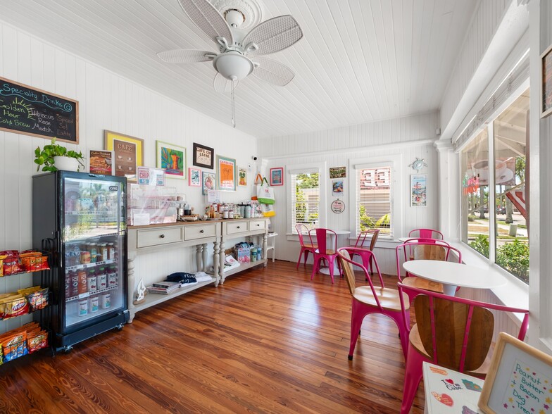 More Photos Of 2135 Mcgregor Blvd, Fort Myers Hospitality For Sale