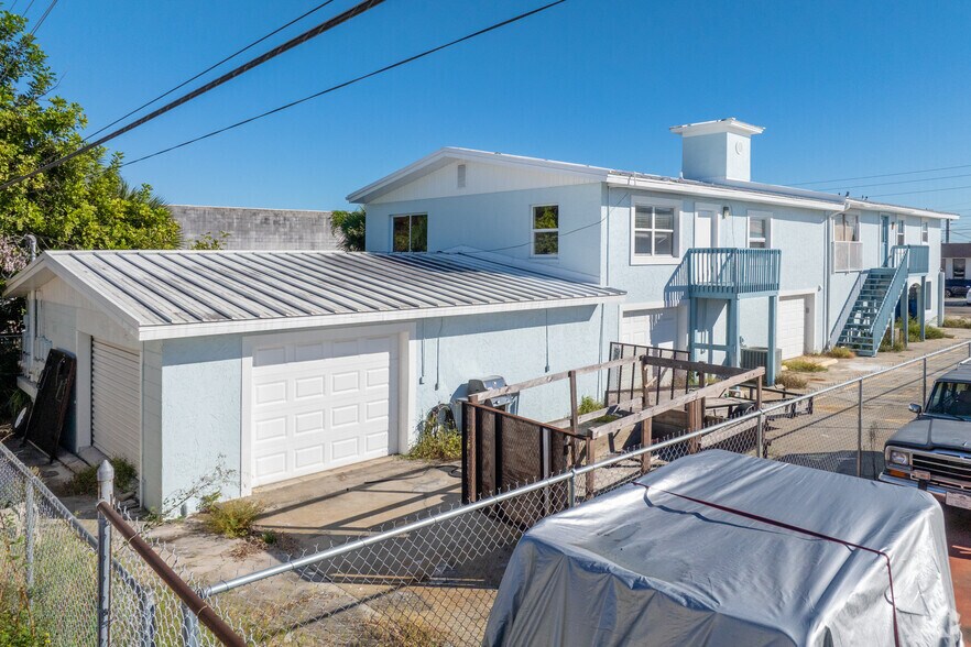 More Photos Of 236 Grove St S, Venice Freestanding For Sale