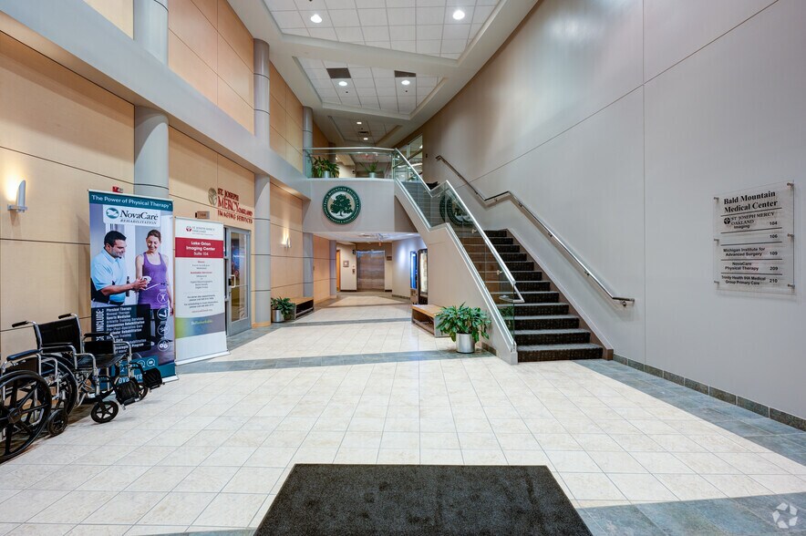 More Photos Of 1375 S Lapeer Rd, Lake Orion Medical For Lease