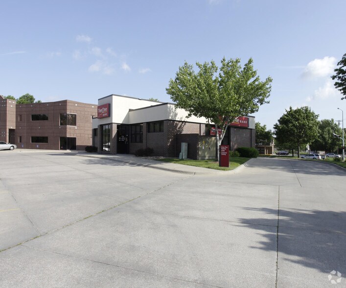 More Photos Of 3939 Normal Blvd, Lincoln Bank For Lease