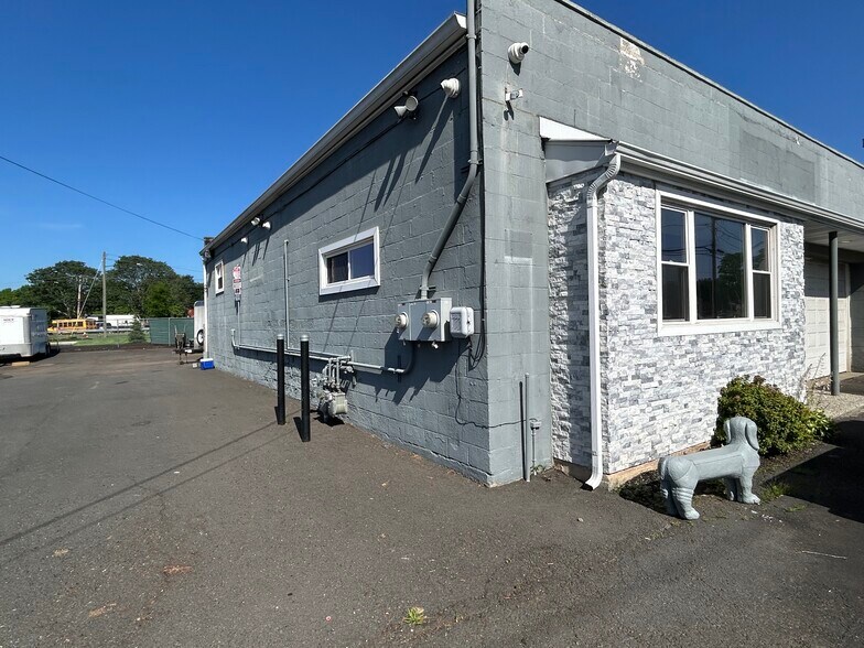 More Photos Of 151 Kitts Ln, Newington Freestanding For Sale