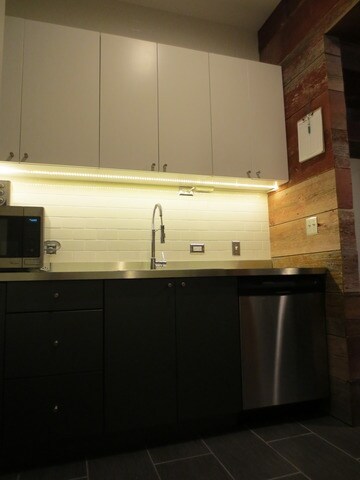 More Photos Of 1434 W Montrose Ave, Chicago Storefront For Lease