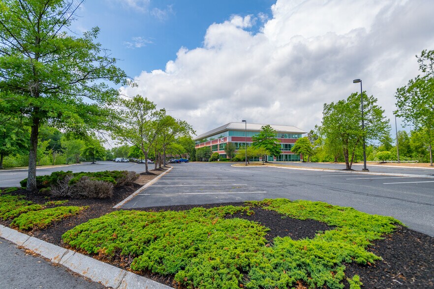 More Photos Of 400 Donald J Lynch Blvd, Marlborough Unknown For Lease