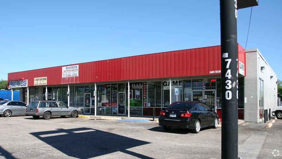 More Photos Of 7430 Long Point Rd, Houston Unknown For Lease