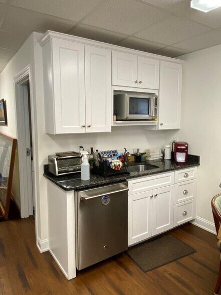 More Photos Of 1-13 Willow St, Yarmouth Port Unknown For Lease