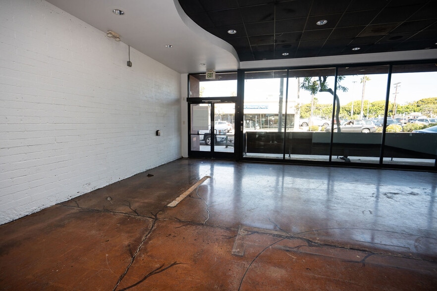 More Photos Of 1221-1231 Garnet Ave, San Diego Storefront For Lease