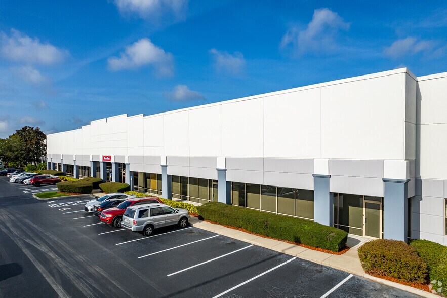 More Photos Of 7600 Kingspointe Pky, Orlando Unknown For Lease