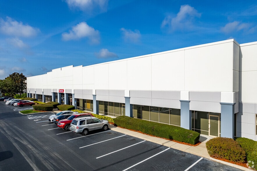 More Photos Of 7600 Kingspointe Pky, Orlando Unknown For Lease