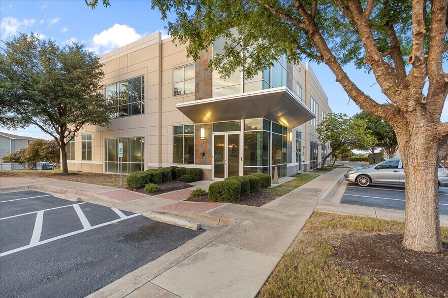More Photos Of 2300 Greenhill Dr, Round Rock Office For Sale