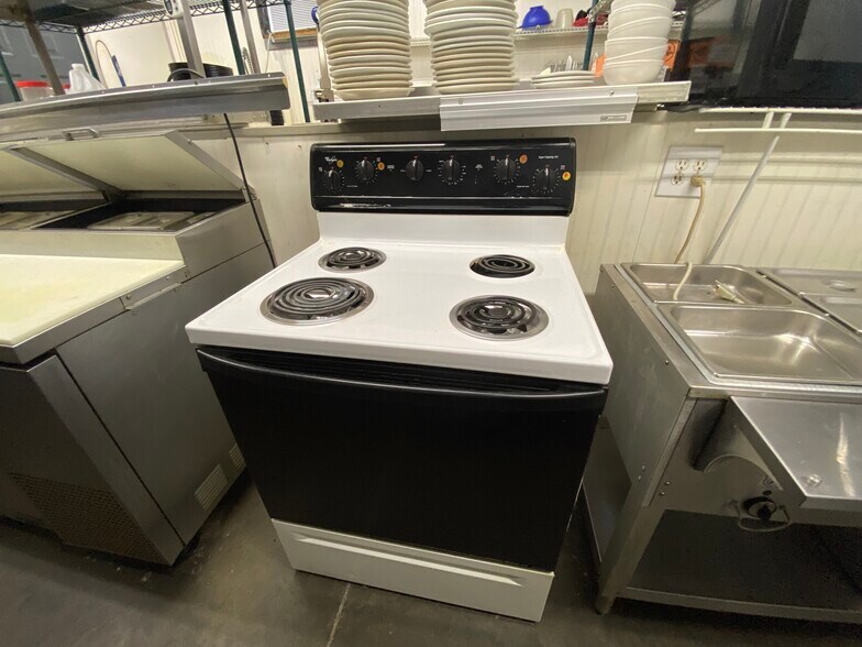 More Photos Of 215 S Washington Ave, Walnut Grove Restaurant For Sale