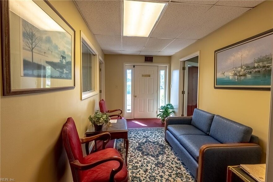 More Photos Of 7002 George Washington Memoria Hwy, Gloucester Office For Sale