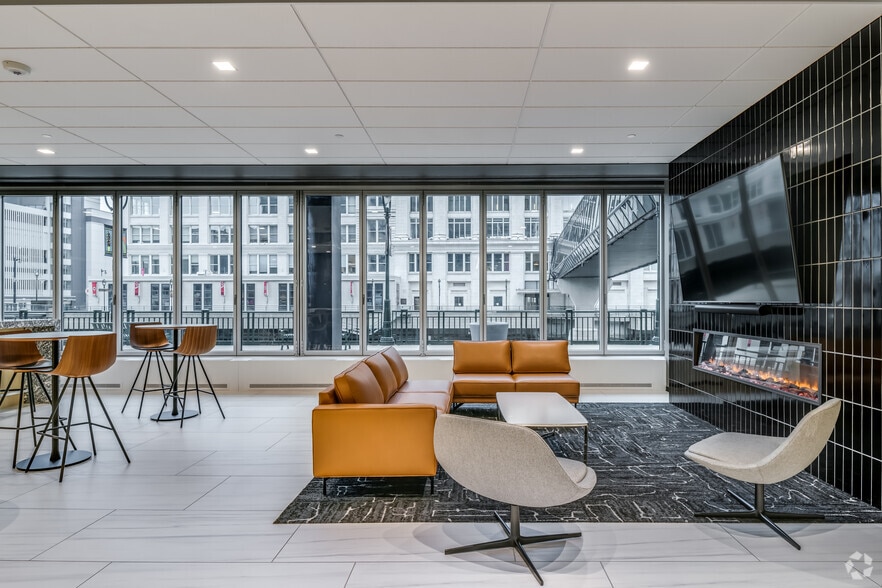 More Photos Of 111 E Wisconsin Ave, Milwaukee Office For Lease