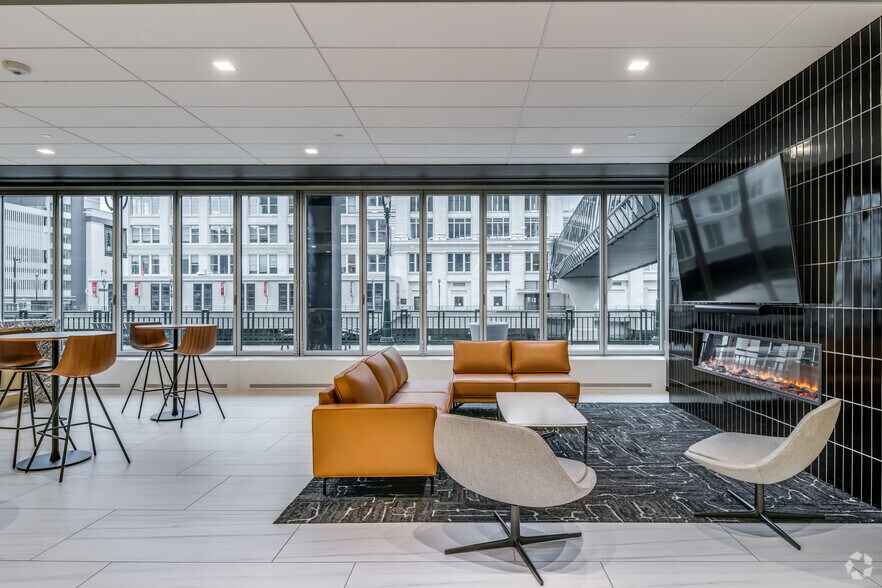 More Photos Of 111 E Wisconsin Ave, Milwaukee Office For Lease