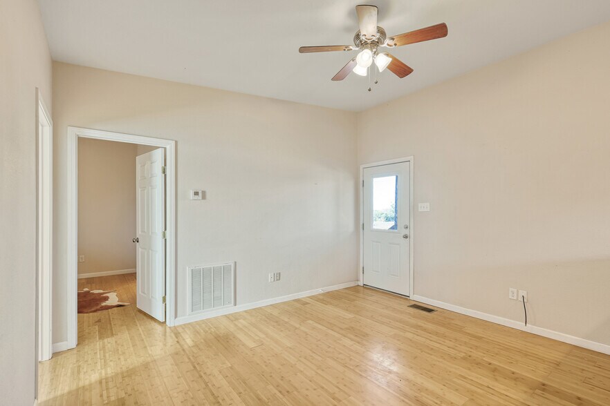 More Photos Of 1105 N 13th St, Alpine Apartments For Sale