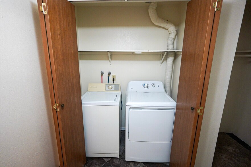 More Photos Of 108 Kensington Ave S, Kent Apartments For Sale