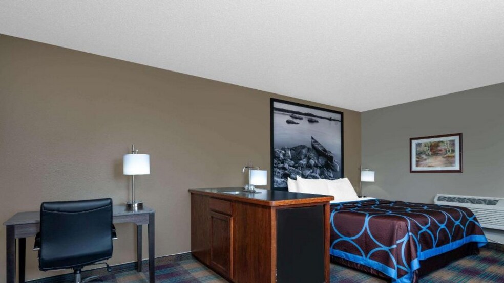 More Photos Of 340 County Road 21 S, Glenwood Hotel For Sale