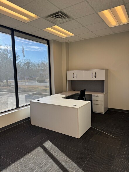 More Photos Of 404 Chicago Dr, Fayetteville Flex For Lease