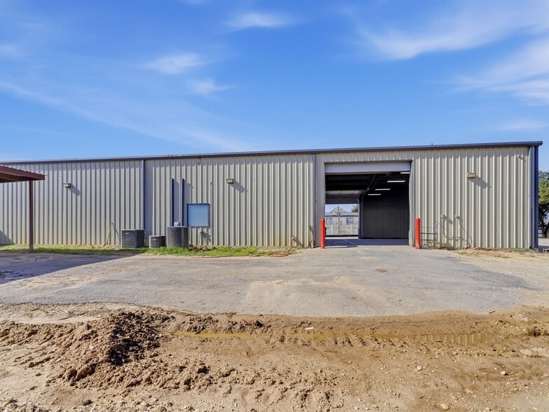 More Photos Of 1511 S Graham St, Stephenville General Retail For Sale