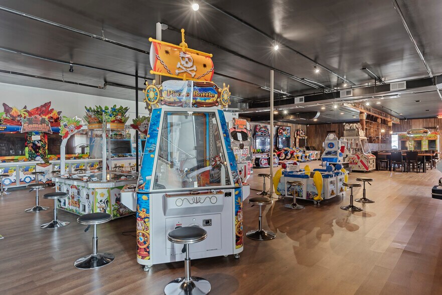 More Photos Of 3101 S MacArthur Blvd, Springfield Restaurant For Lease