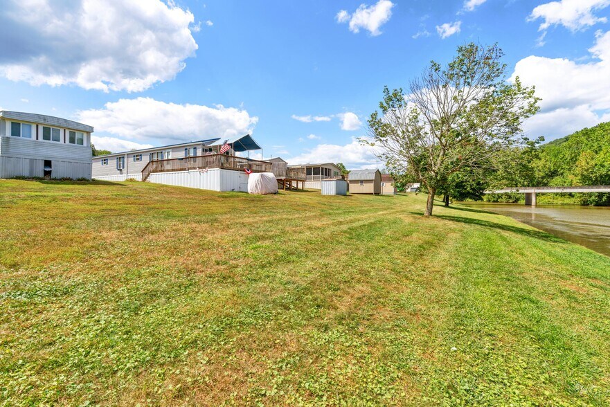 More Photos Of 1 Greenwood Ln, Clarksville Multifamily For Sale