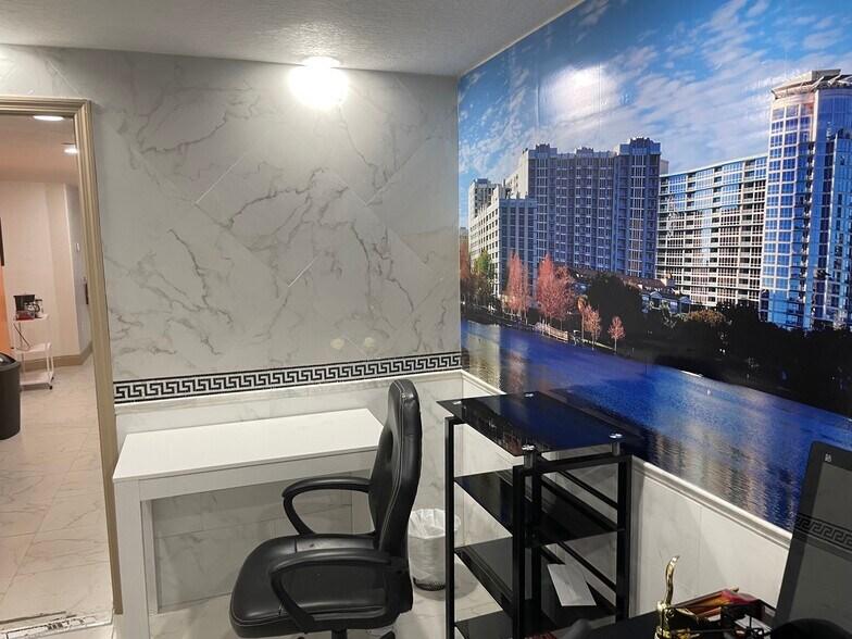 More Photos Of 8810 Commodity Cir, Orlando Showroom For Lease